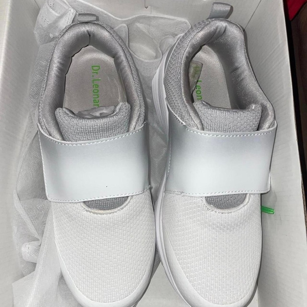 New Dr Leonard's diabetic shoes. 8w woman size.